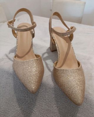 Zapatos dorados tacón fiesta talla 40