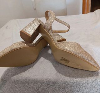 Zapatos dorados tacón fiesta talla 40