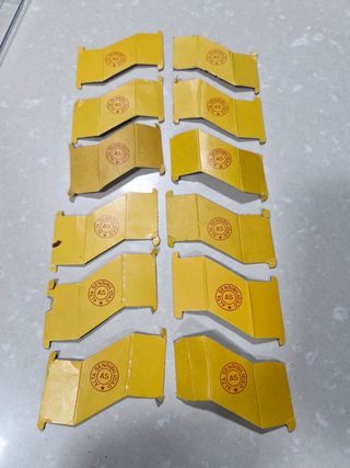 Scalextric cartón amarillo mandos