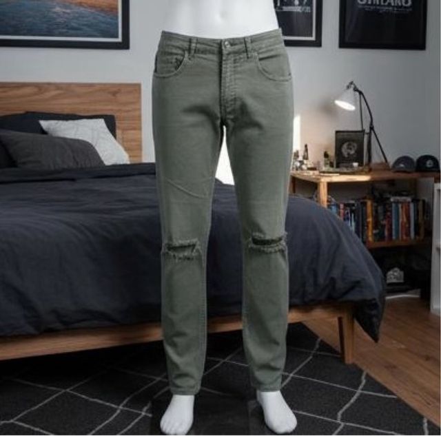 Pantaloni verdi strappati taglia M