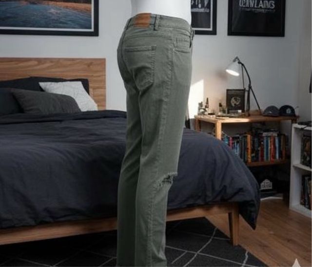 Pantaloni verdi strappati taglia M