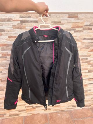 Chaqueta Moto Mujer Seventy Negra y Rosa