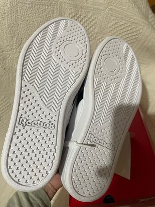 Reebok T38 Blancas y Negras