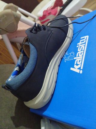 Zapatos de vestir azules y blancos 