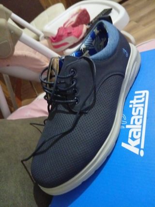 Zapatos de vestir azules y blancos 