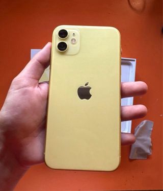 iPhone 11 Amarillo