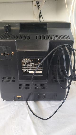 Televisor antiguo blanco y negro