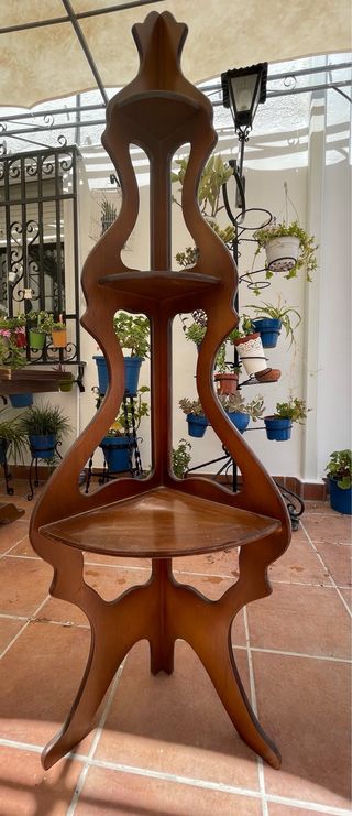 Estantería rinconera de madera
