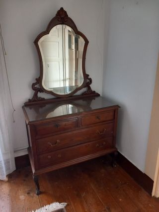 Tocador antiguo de madera y espejol