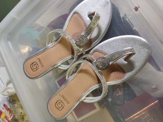 Sandalias GIVANA bajas plateadas con brillo