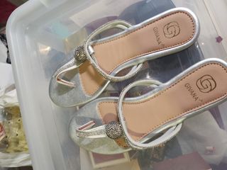 Sandalias GIVANA bajas plateadas con brillo
