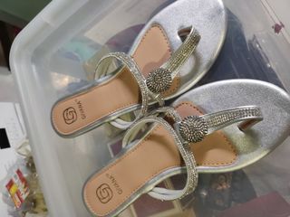 Sandalias GIVANA bajas plateadas con brillo