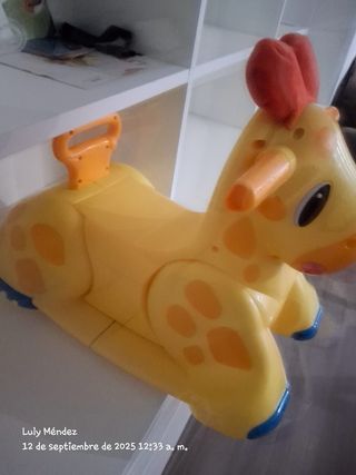 Mecedora Jirafa Amarilla las orejas le suenan 