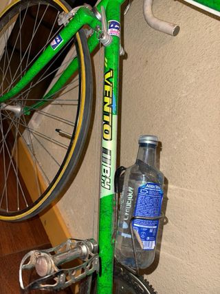 Bicicleta BH antigua de carreras verde