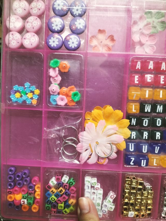 Caja de abalorios y manualidades