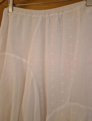 Falda blanca Stradivarius