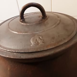 Olla antigua de fundición