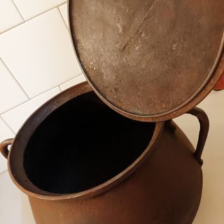 Olla antigua de fundición