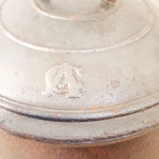 Olla antigua de fundición