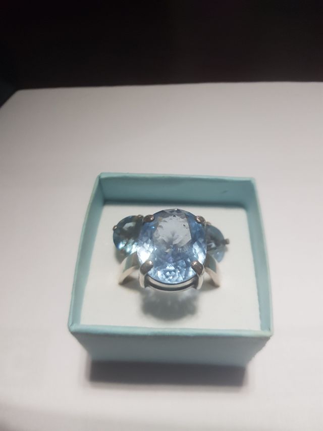 Sortija y pendientes con zafiro azul