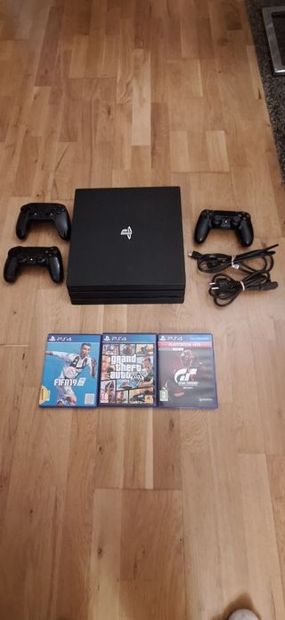 PS4 Pro 1TB Negra + 3 Juegos y 3 Mandos