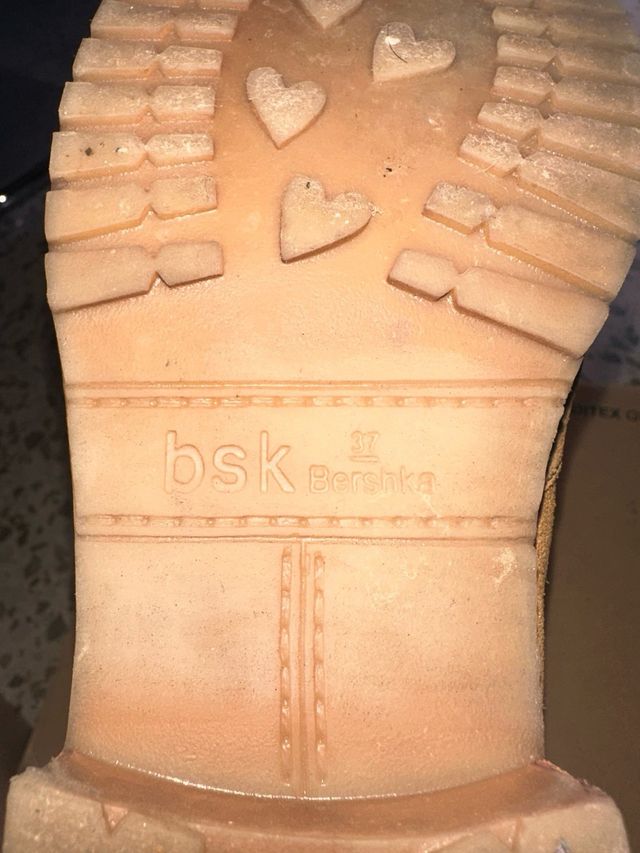 Botas Bershka ante y borrego