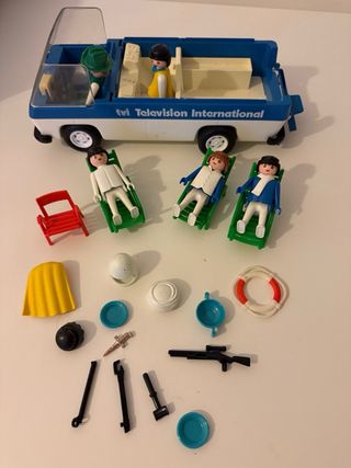 Lote Famobil Camión TV y Figuras