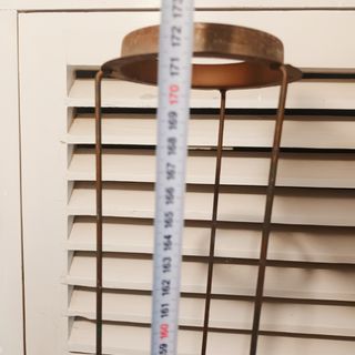 Lámpara de pie antigua de madera labrada