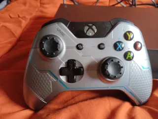 Vendo Xbox one x con mando Halo y sus cables