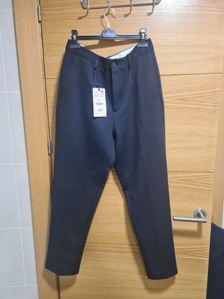 Pantalón de vestir Zara Talla 40. Nuevo 