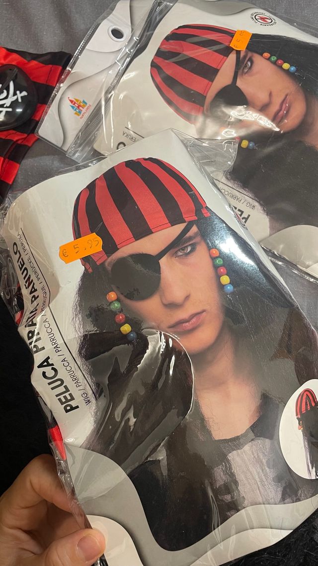 Costume da coppia pirata perfetto per Halloween