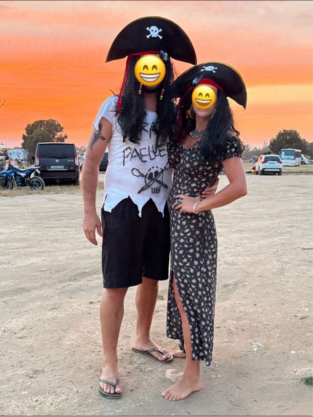 Costume da coppia pirata perfetto per Halloween