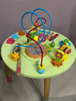Mesa de actividades de madera para niños