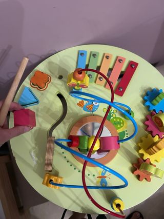 Mesa de actividades de madera para niños