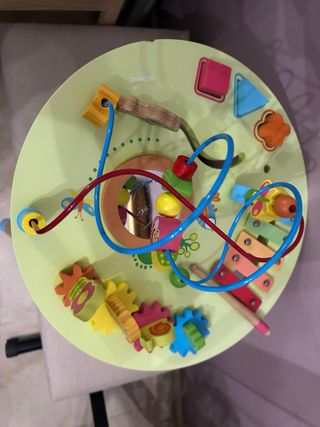 Mesa de actividades de madera para niños