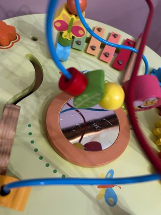 Mesa de actividades de madera para niños