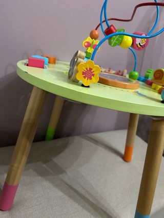 Mesa de actividades de madera para niños