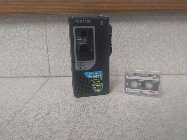 Grabadora de casete Aiwa TP-M105