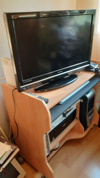 Escritorio de madera. Sólo venta en persona 