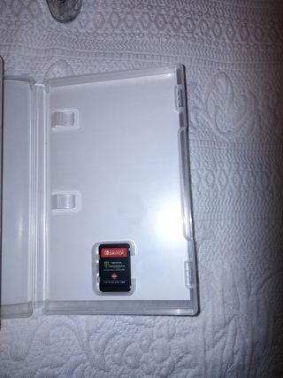 Nintendo Switch con juegos y mando extra