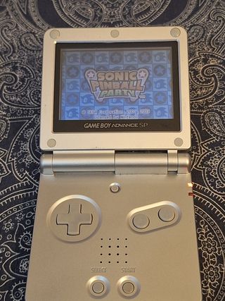 Nintendo Game Boy Advance SP + Sonic Pinball Party