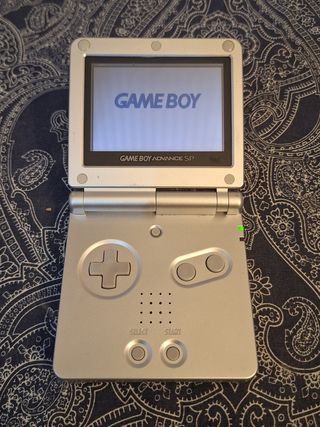 Nintendo Game Boy Advance SP + Sonic Pinball Party