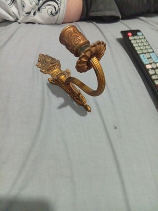 Candelabro de pared antiguo de bronce