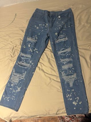 Pantalón Vaquero Roto con Manchas