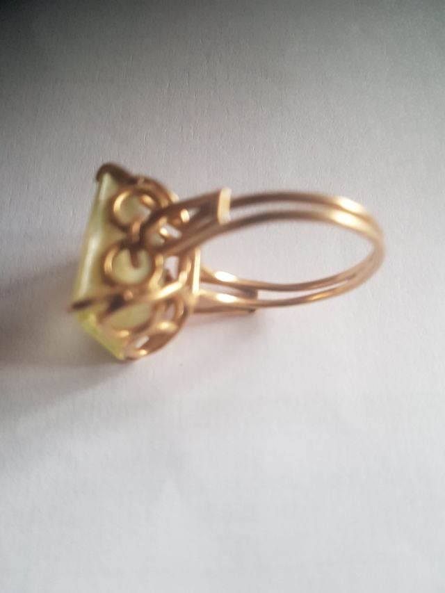 Sortija Oro 18K con Zafiro Verde