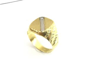 sello oro 18k con piedra con circonita