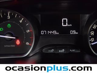 Peugeot 2008 BlueHDi 100 Signature 73 kW (100 CV)