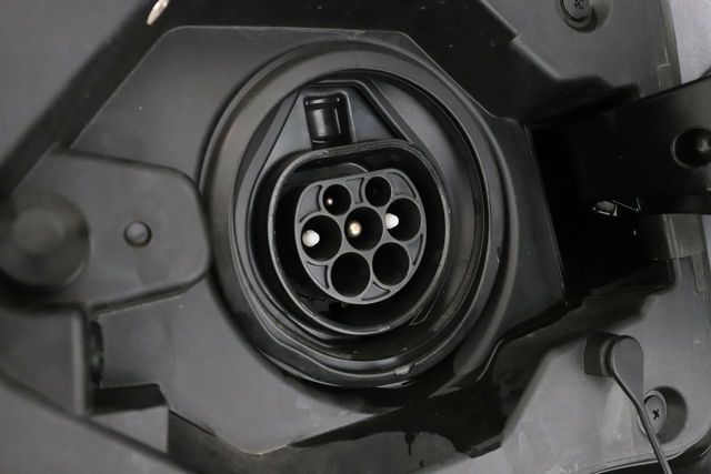 Suzuki Across 2.5 Plug-in Hybrid GLX E-Four