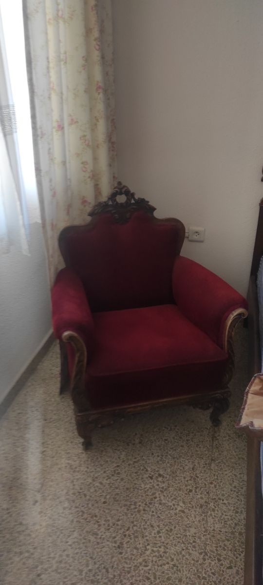 Conjunto dormitorio madera tallada Fr. garcia