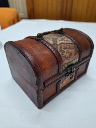 Caaja tipo Cofre de madera con cierre y asa de met